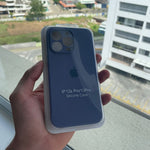 Silicone Case Lila Oscuro iPhone 13 Pro (Cerrado Cámara)