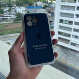 Silicone Case Azul Oscuro iPhone 13 Pro (Cerrado Cámara)